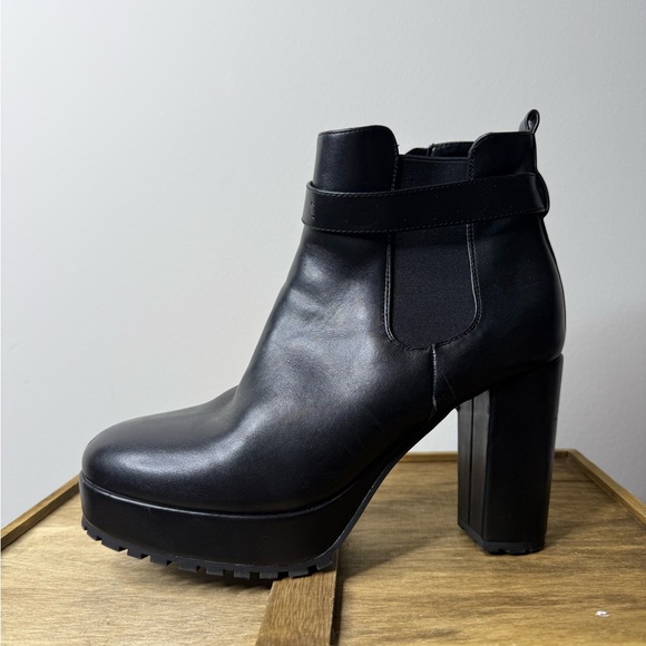 Juicy Couture Shoes - Juicy Couture Black Chunky Heel Ankle Boots